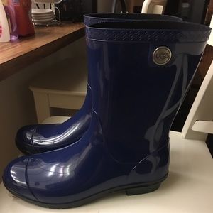 Blue UGG rain boots!